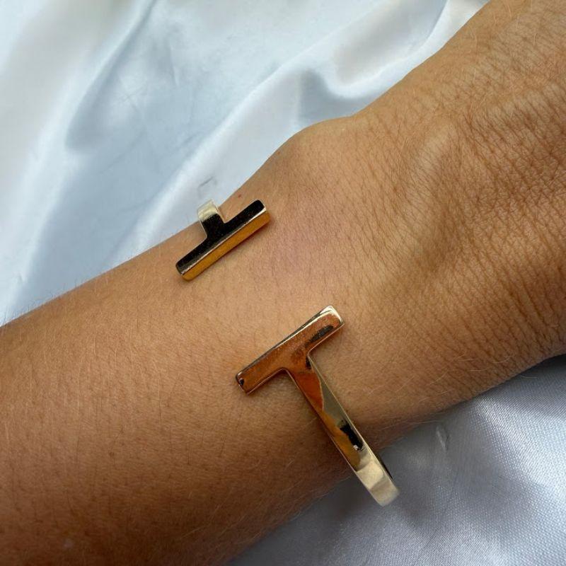 Bracelete em T Aberto e Liso Inspiração Joia - Banhado a Ouro 18k