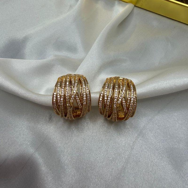 Brinco Argola Linhas Entrelaçadas e Microcravejadas - Banhado a Ouro 18k