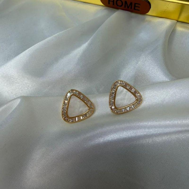 Brincos Triângulares Madrepérola com Navetes Zircônias - Banhado a Ouro 18k
