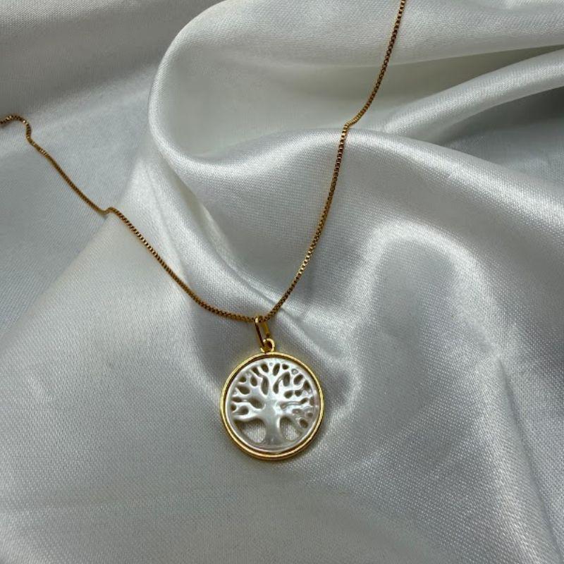 Colar com Pingente de Árvore da Vida em Madrepérola - Banhado a ouro 18k