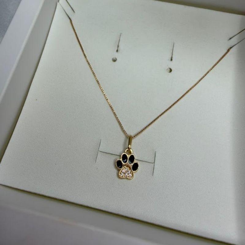 Colar Pingente Pata de Pet Esmaltado Preto e Cravejado Zircônias - Banhado a Ouro 18k
