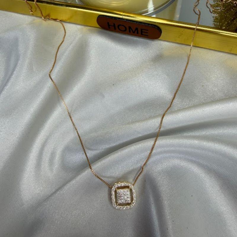 Colar Pingente Quadrado Cravejado Zircônias - Banhado a Ouro 18k