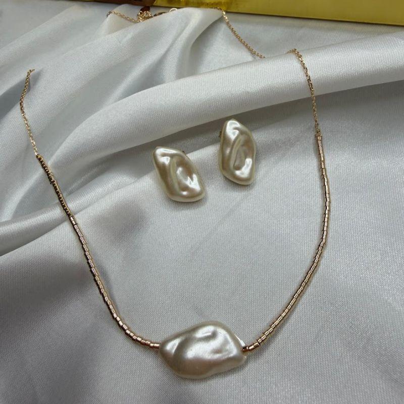 Conjunto Colar e Brincos de Pérolas Barrocas - Banhado a Ouro 18k