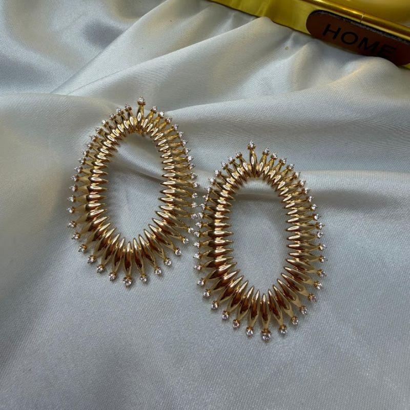 Maxi Brinco Oval com Pontas e Zircônias Cravejadas - Banhado a Ouro 18k