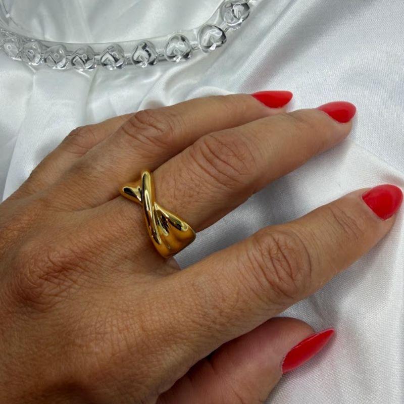 Anel Orgânico Design Torcido Regulável - Banhado em Verniz Italiano