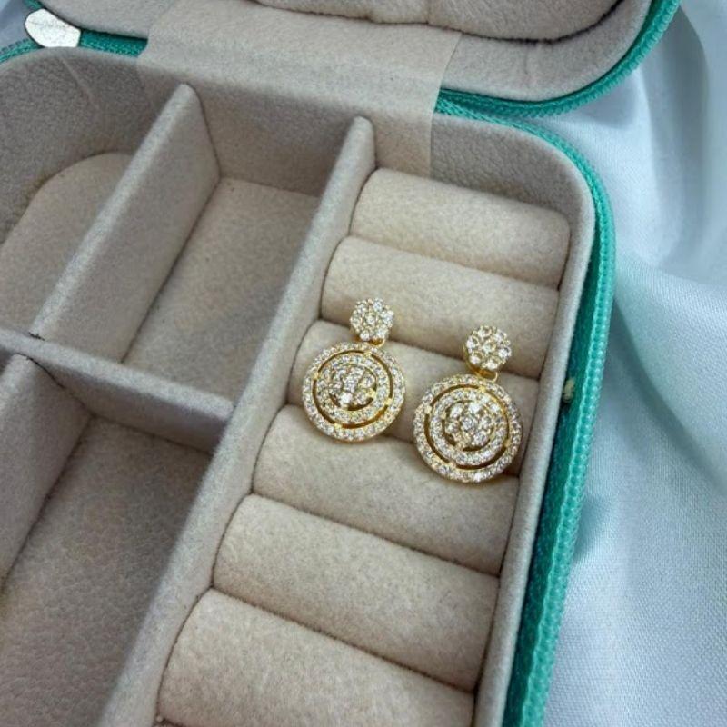 Brinco Círculo com Duas Fileiras e Flor de Microzircônias - Banhado a Ouro 18k