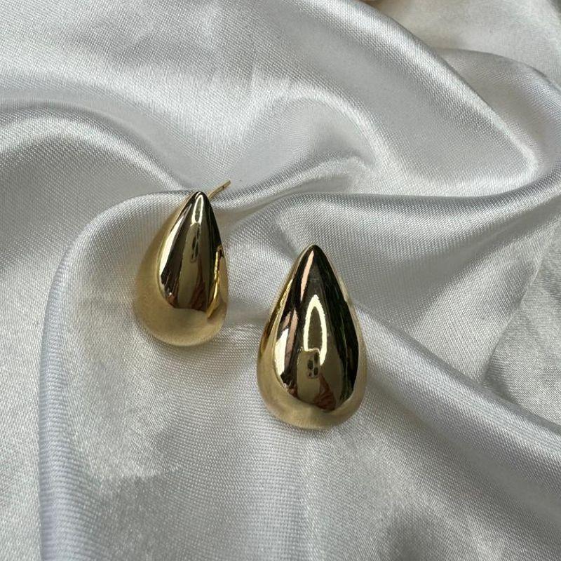 Brinco Gota Ôca Liso - Banhado a Ouro 18K