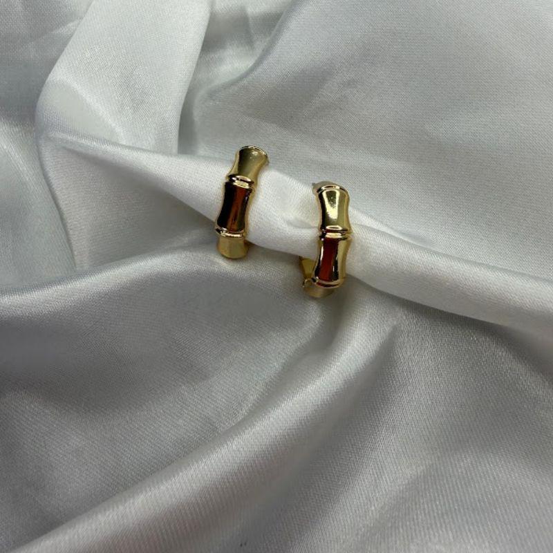 Brinco Semi Argola Formato de Bamboo - Banho em Verniz Italiano