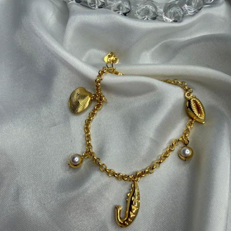 Pulseira com Pingentes Marinho Concha, Pérola, Cavalo Marinho e Búzio - Banhado a Ouro 18k