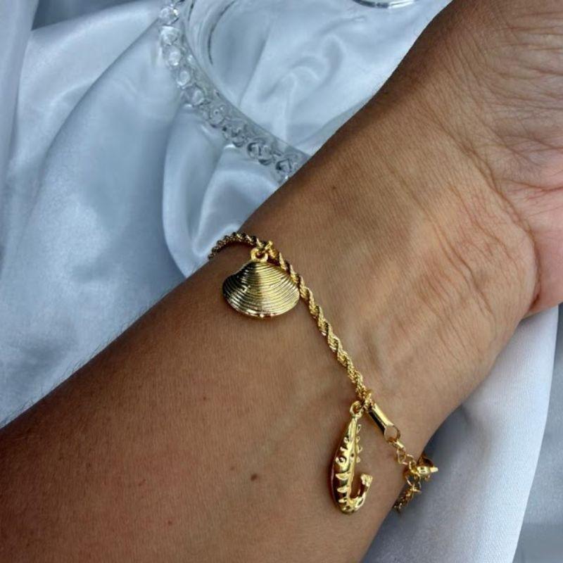 Pulseira Fio Baiano com Pingentes de Concha e Cavalo Marinho - Banhado a Ouro 18k