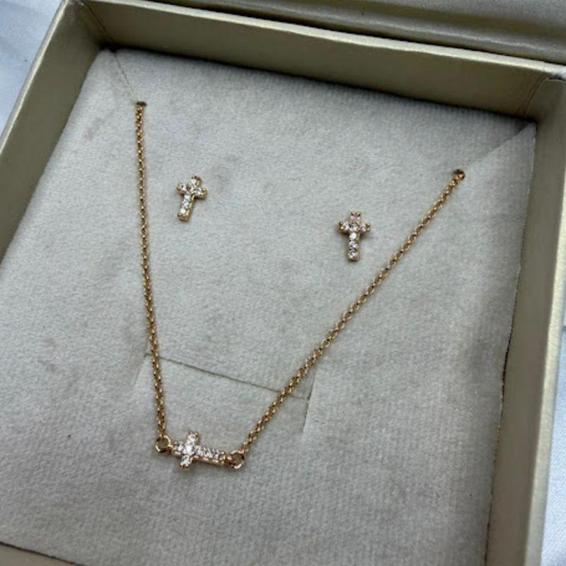 Conjunto de Colar e Brincos com Cruz Cravejada de Zircônias - Banhado a Ouro 18k