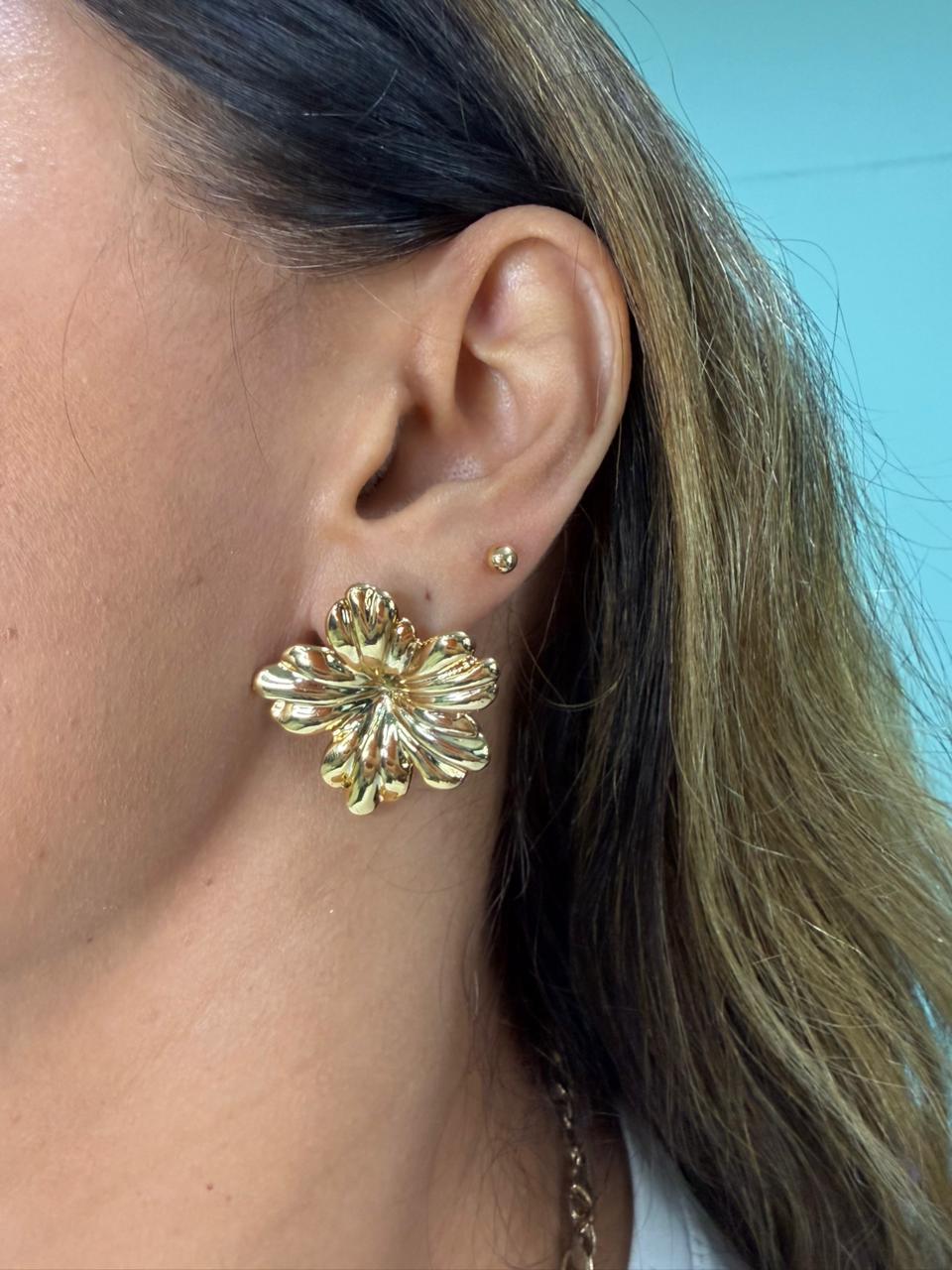 Brinco Máxi Flor - Banhado a Ouro 18k