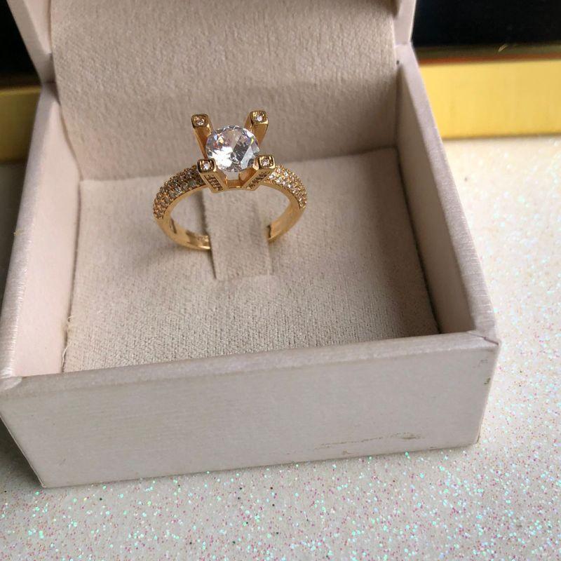 Anel Solitário com Quatro Garras todo Cravejado Zircônias - Banhado a Ouro 18k