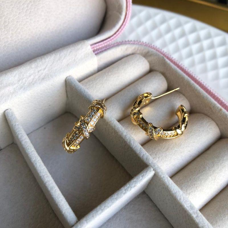 Brinco Argola de Pino com X Cravejado - Banhado a Ouro 18k