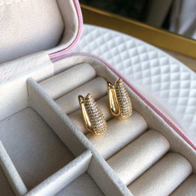 Brinco Argola Oval Cravejado De Zirconias -  Banhado a Ouro 18k