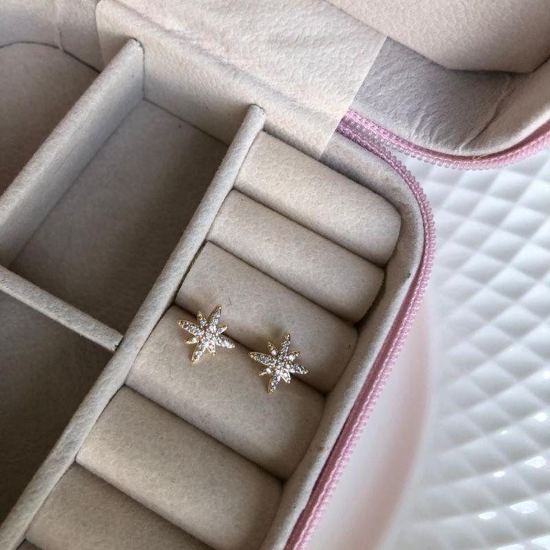 Brinco de Estrela Cravejado Com Zircônias - Banhado a Ouro 18k