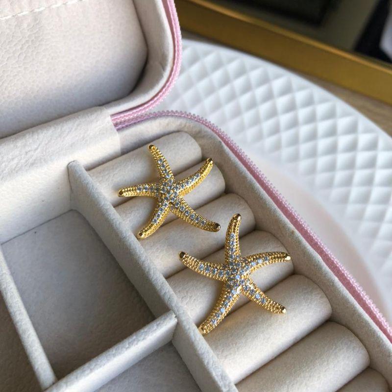 Brinco Estrela Do Mar Dourado Cravejado Zircônias - Banhado a Ouro 18k