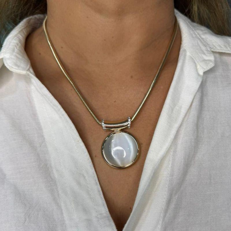 Colar com Pingente Redondo com Pedra Olho de Gato - Banhado a Ouro 18k