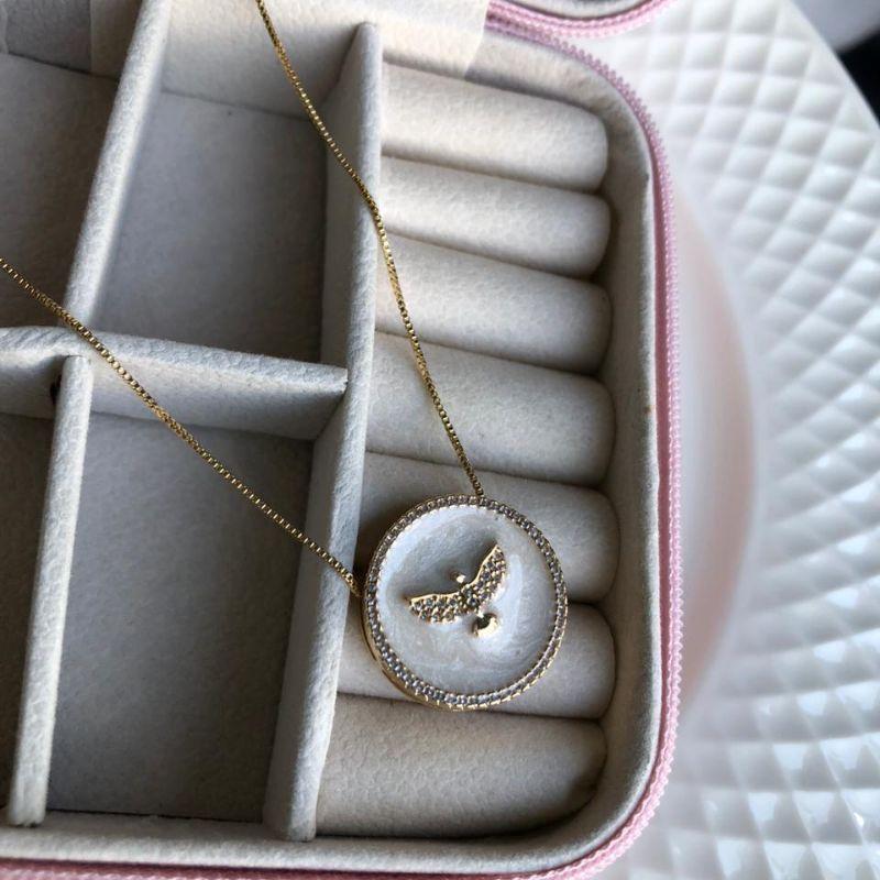 Colar Espirito Santo Medalha Com Madrepérola - Banhado a Ouro 18k