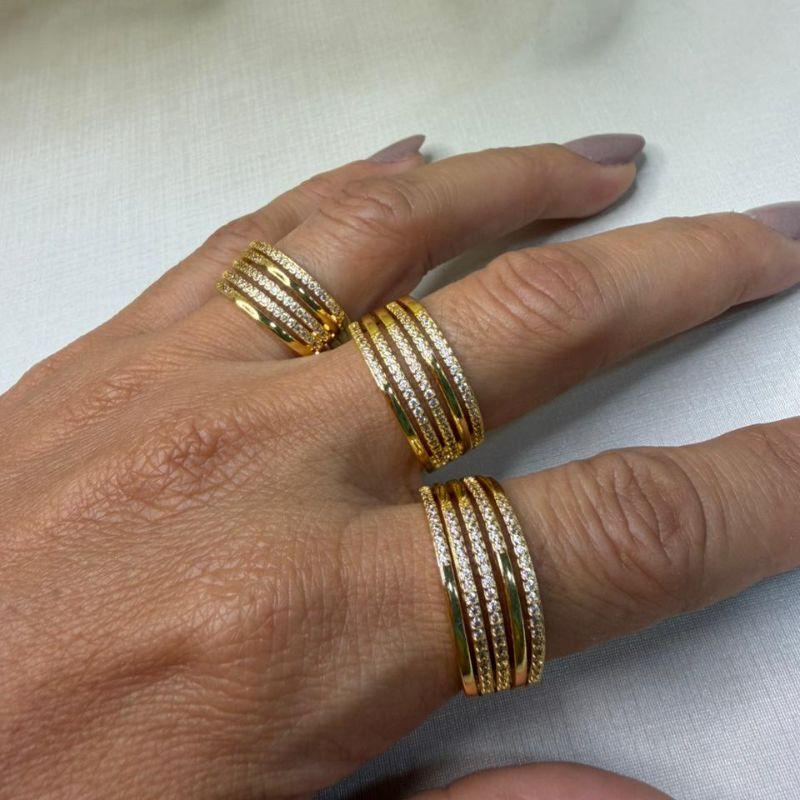 Anel 5 Aros com Cravejado Zircônias (und) - Banhado a Ouro 18k