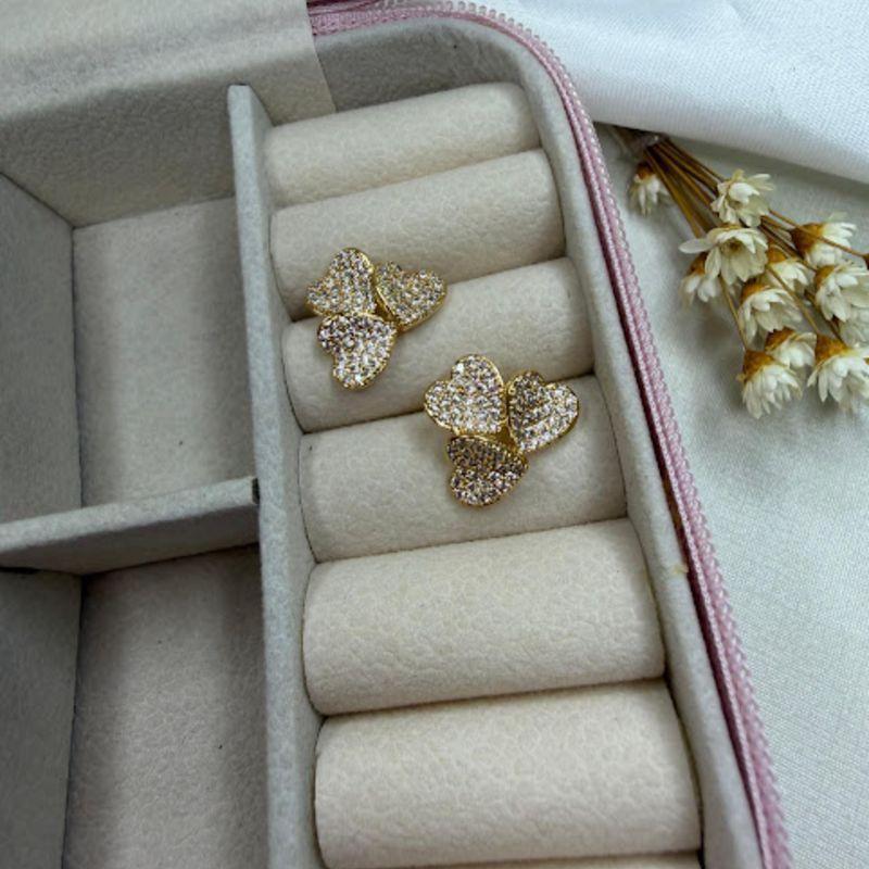 Brinco 3 Corações Cravejados Zircônias - Banhado a Ouro 18k