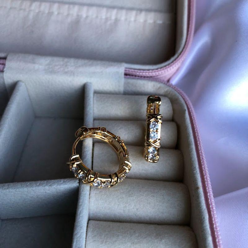 brinco Argola Inspiração X Cravejada Zircônias - Banhada a Ouro 18k