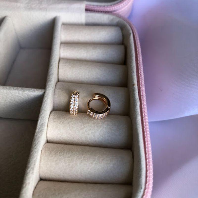 Brinco Arolinga Pequena com 2 Fileiras de Zircônias - Banhado a Ouro 18k