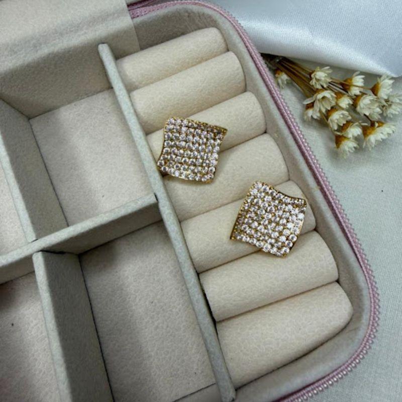 Brinco Quadrado Cravejado de Zircônias - Banhado a  Ouro 18k