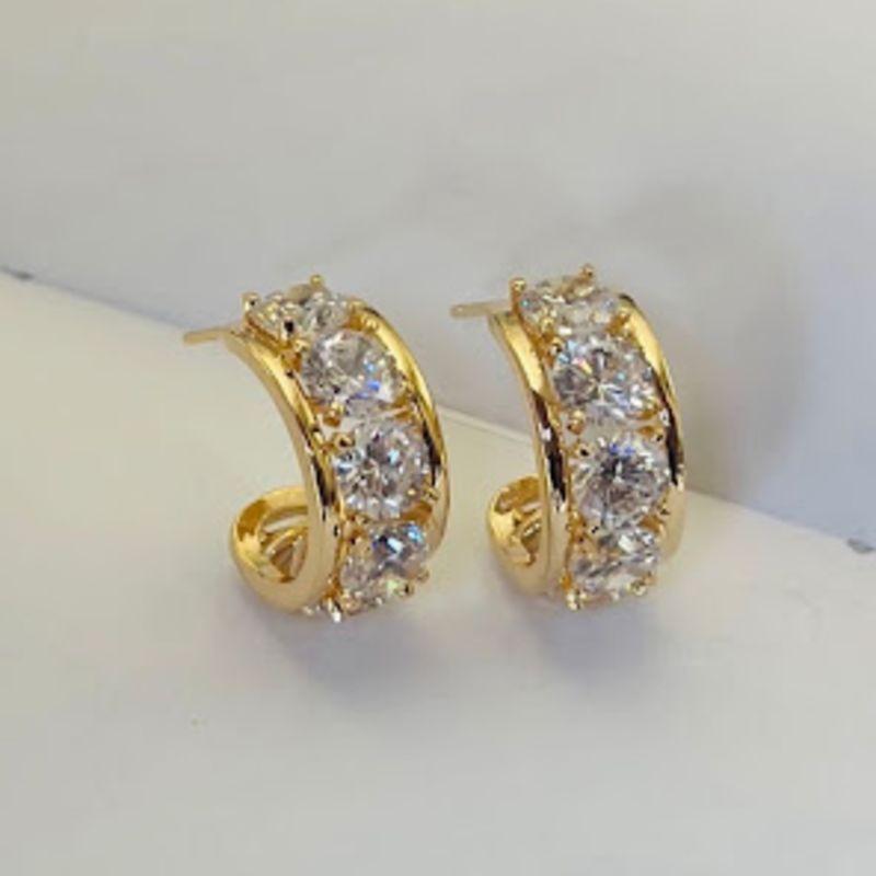 Brinco Semi Argola Cravejada Zircônias Redondas - Banhado a Ouro 18k