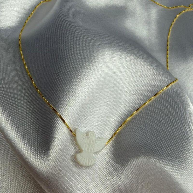 Colar Espírito Santo em Madrepérola - Banhado a Ouro 18k