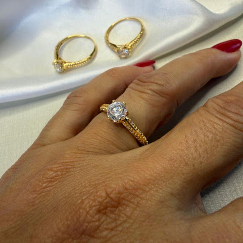 Anel Solitário com Cravejado de Zircônias na Lateral - Banhado a Ouro 18k
