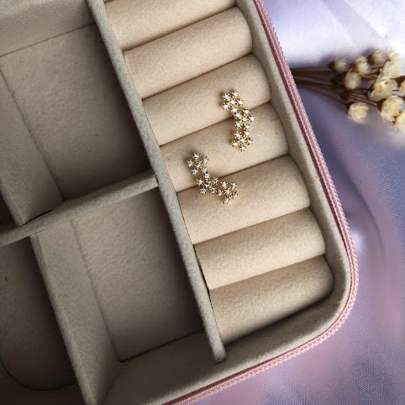 Brinco Ear Cuff Flores Cravejado com Zircônias - Banhado  a Ouro 18k