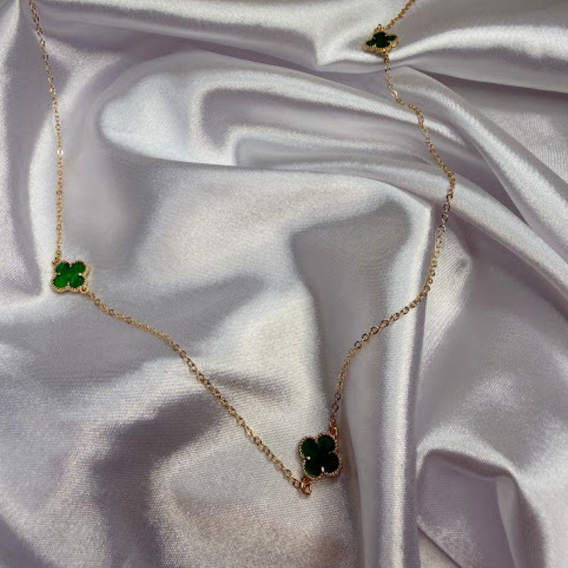 Colar Longo com 4 Trevos Verde Inspiração Joia -  Banhado a Ouro 18k