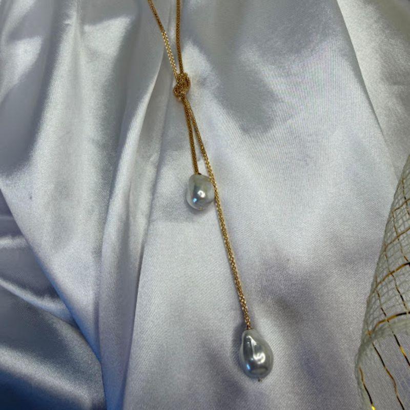 Colar Longo Gravatinha com Pérolas Barrocas - Banhado a Ouro 18k
