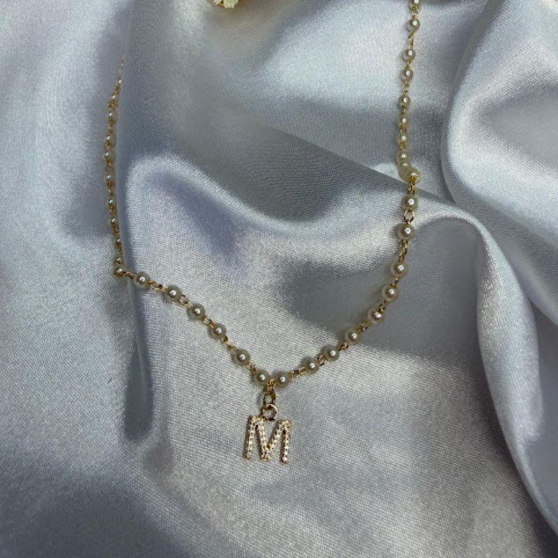 Colar Personalizado de Pérola com Letra Cravejada- Banhado a Ouro 18K