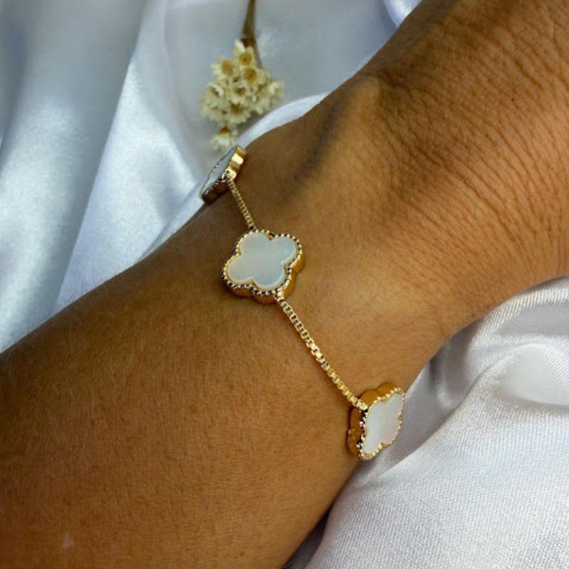Pulseira com Trevo em Madrepérola Inspiração Joia - Banhado a Ouro 18k