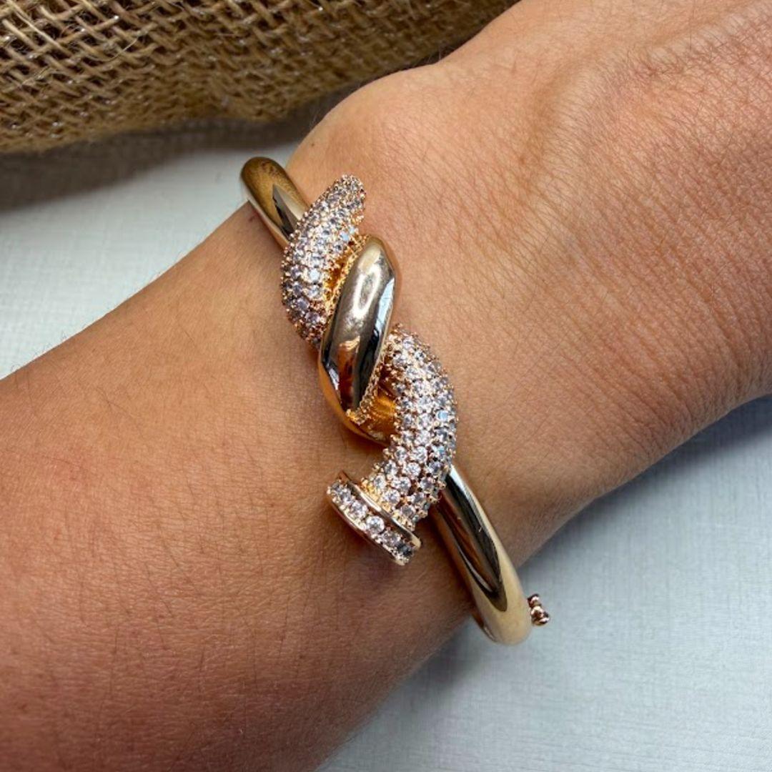 Bracelete Prego Torcido e com Zircônias Cravejadas - Banhado a Ouro 18k