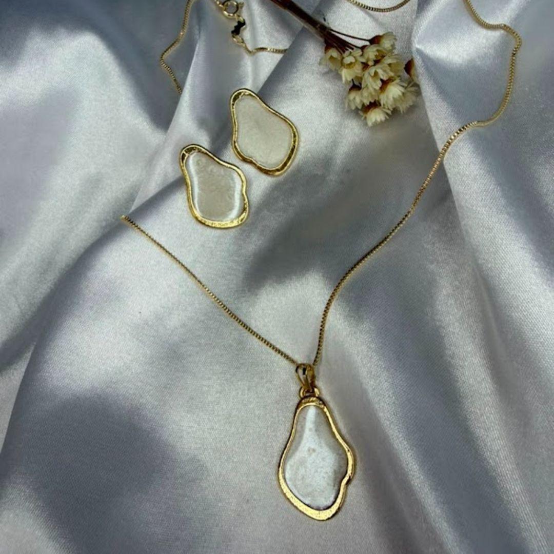 Conjunto Colar e Brinco Orgânico com Detalhe Perolado - Banhado a Ouro 18k