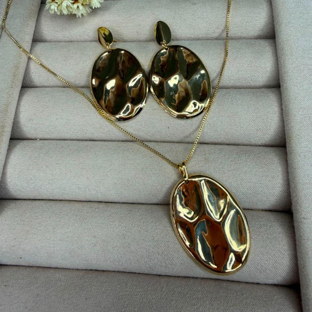 Conjunto Colar e Brinco Pingente Oval Martelado - Banhado a Ouro 18k