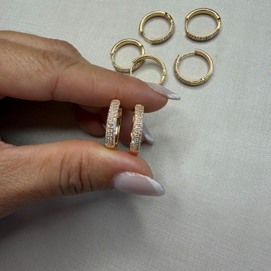 Brincos de Argola Cravejados com Microzircônias  (Par) - Banhado a Ouro 18k