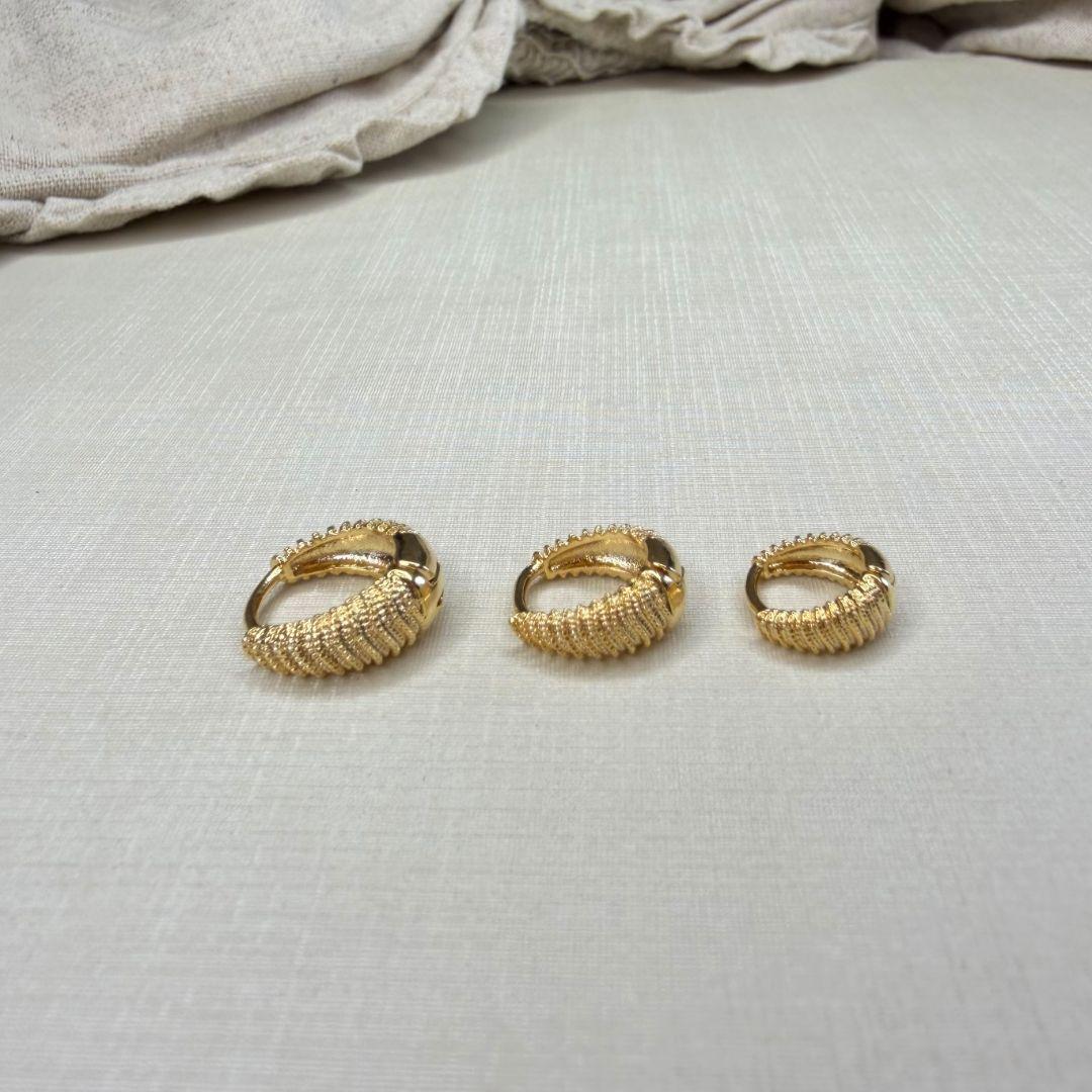 Trio de Argolinhas em U com Textura - Banhado a Ouro 18k