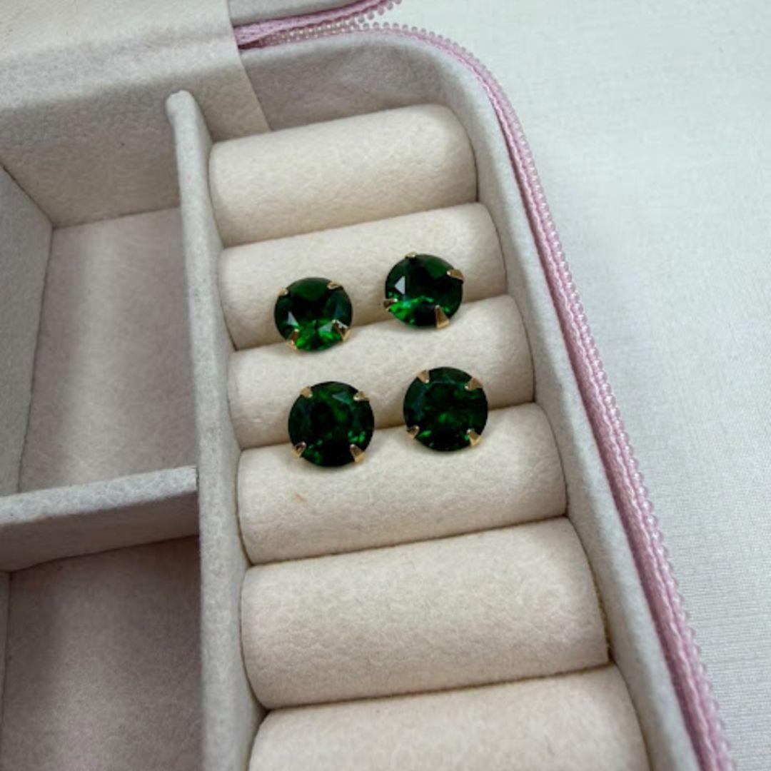 Brinco Ponto de Luz Redondo 8mm Zircônia Verde (Par) - Banhado a Ouro 18k
