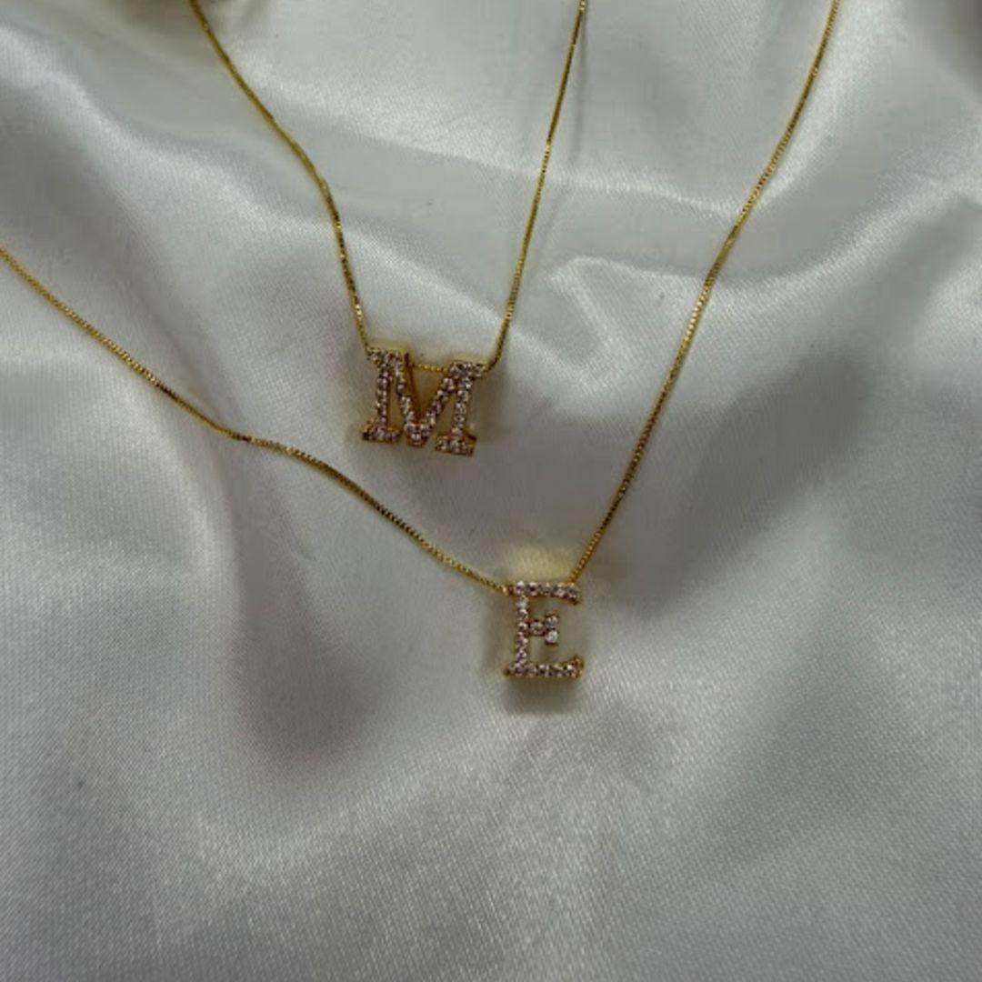Colar Letra Inicial Cravejada - Banhado a Ouro 18k